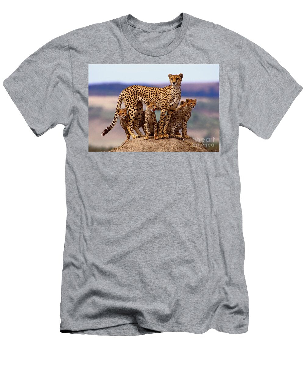 Cheetah with Cubs Rolf Kpfle T-Shirt