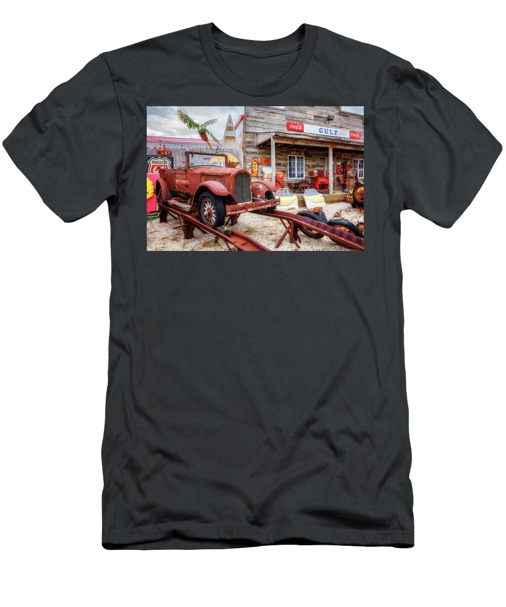 Motorheads Ghost Gas Station Route 66 Springfield Illinois Susan Rissi Tregoning T-Shirt